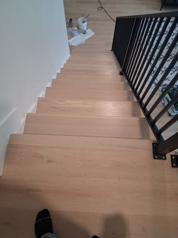 Escalones de roble terminados